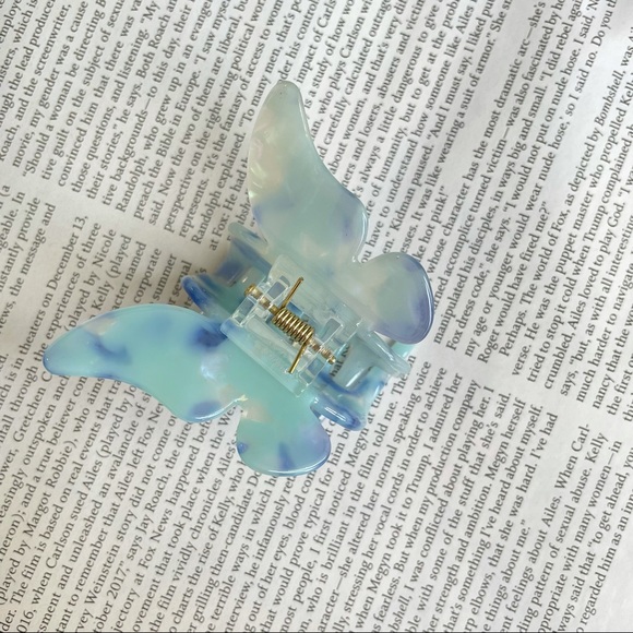 Accessories - Baby Blue Mermaid-color Butterfly Acrylic Hair Claw Clip
